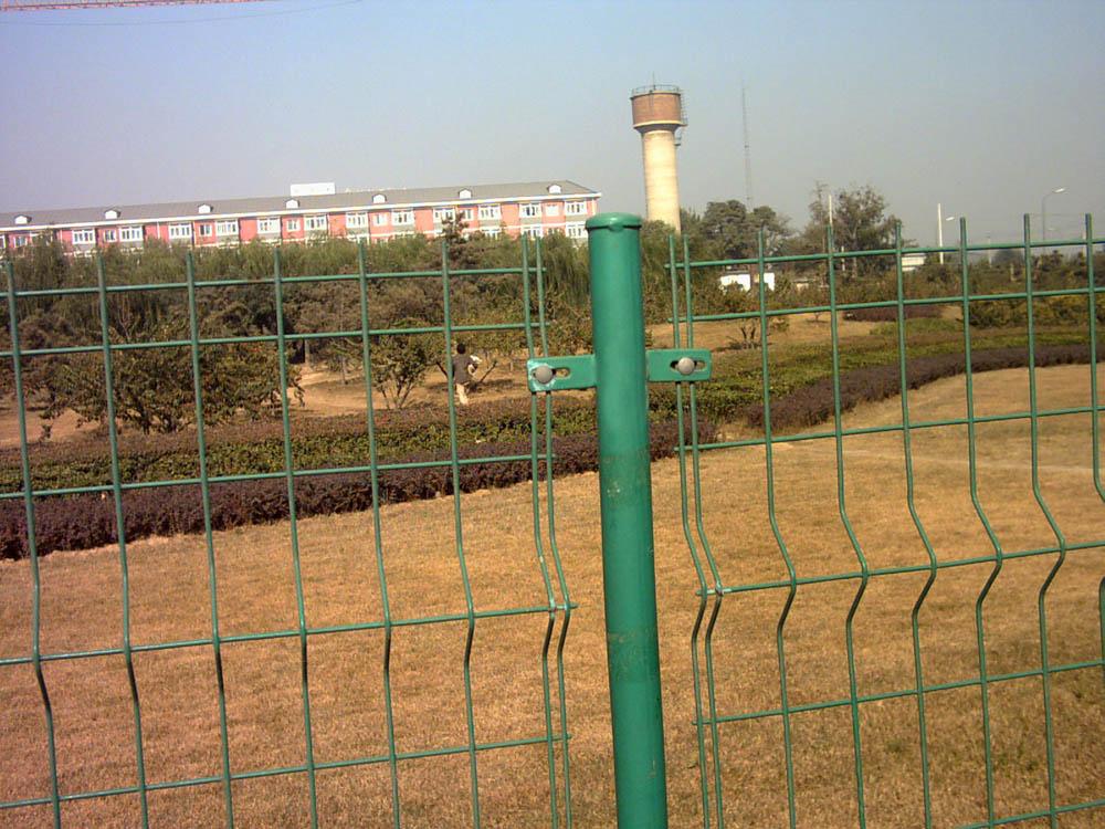 监狱钢网墙 新建城区围栏网 水源地围栏网 