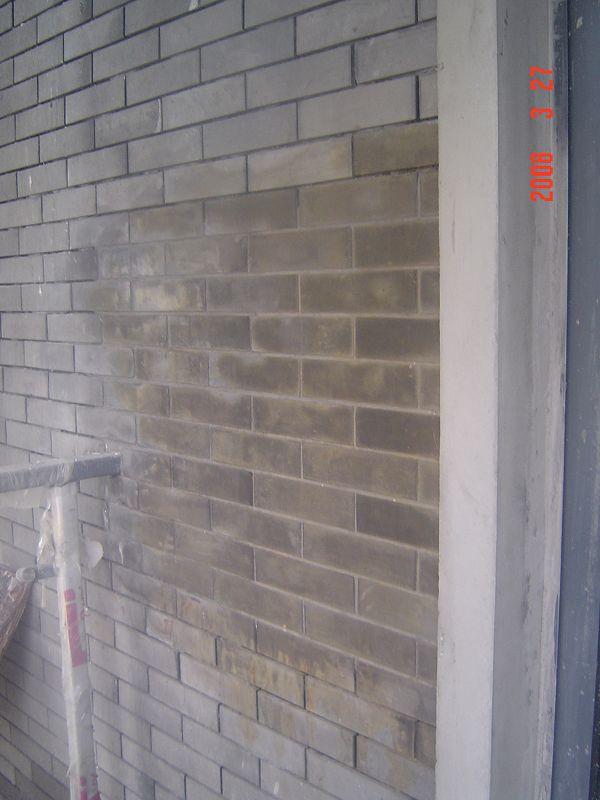 谁知道水泥砂浆清洗剂厂家的地址价格，洗外墙水泥污染