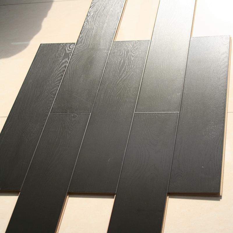 包邮 家用地板森腾强化复合地板，Y122纯黑色 真木纹防滑系列 黑
