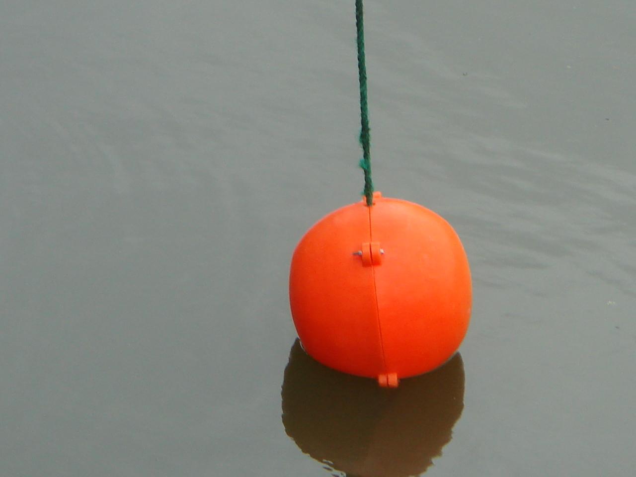 供应塑料浮球--水上浮球