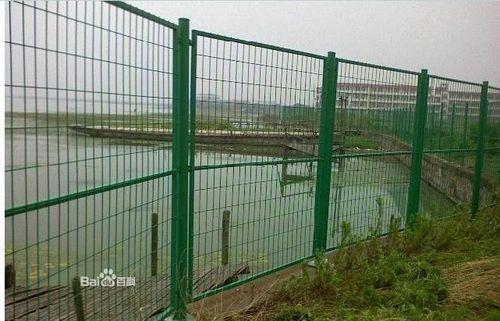池塘铁丝网 水库隔离网  水渠围栏网 水源地隔离围网
