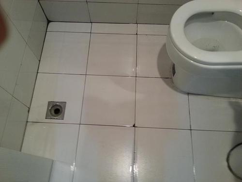 西安卫生间漏水维修不砸砖一次治漏