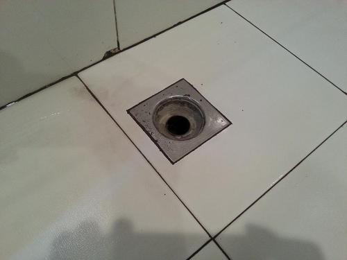 西安卫生间漏水维修不砸砖一次治漏