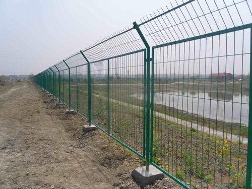 框架护栏网，高速公路1.8x3米框架护栏大量库存