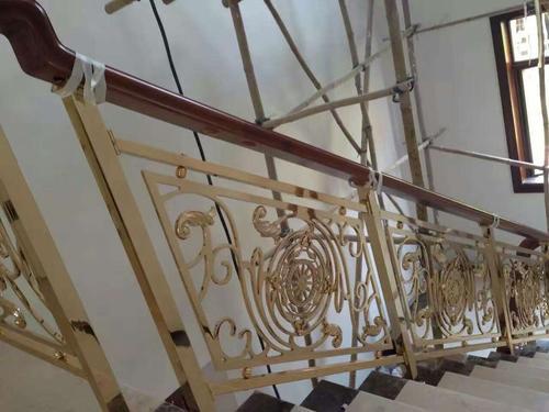 2016新款欧式铝艺楼梯护栏安装效果