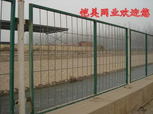 公路 铁路护栏网，框架式浸塑护栏网