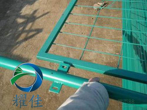 绿色铁丝框架护栏网坚固耐用不易褪色-安平耀佳