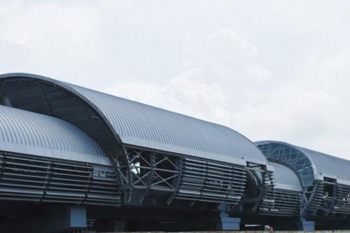 为什么东莞的大型场馆及地铁站屋面都用铝镁锰板？
