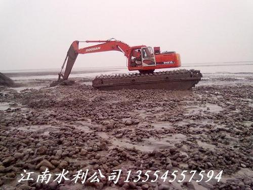 三亚湿地挖掘机出租水上挖掘机出租