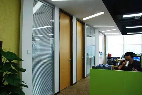 定制杭州玻璃铝合金办公室隔断铝型材