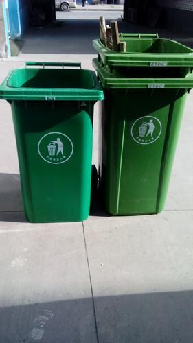 西安塑料垃圾桶，240升室外挂车垃圾箱厂家特价促销供应