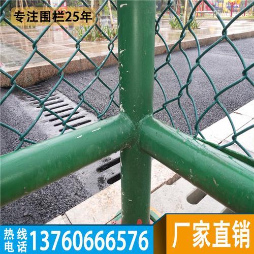 惠州体育场围栏网施工 茂名特价促销运动场隔离防护栏 勾花围网