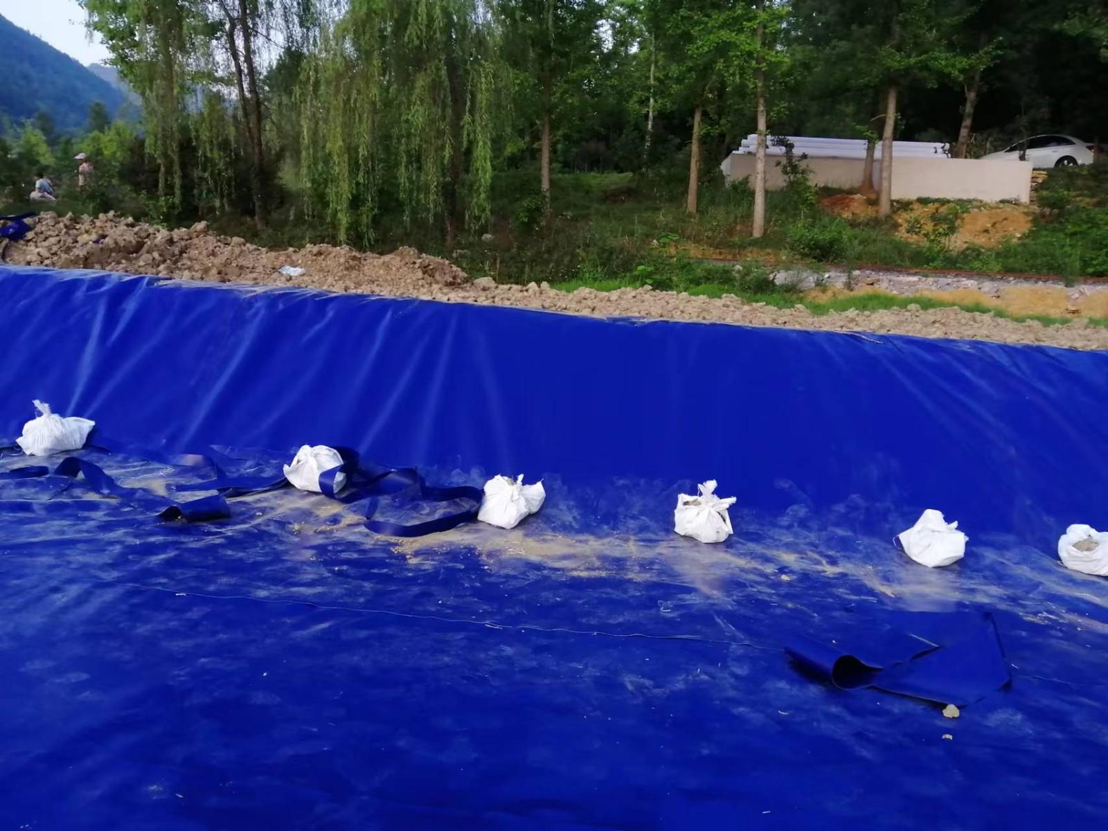 贵州游泳池铺设蓝色防渗膜