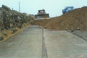 安庆市工业园环湖大道钢塑土工格栅施工现场