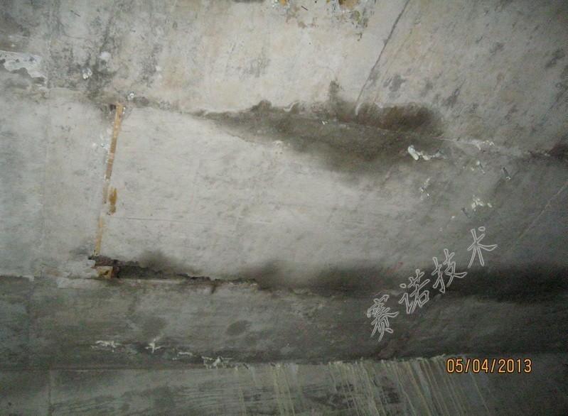 地下车库顶板漏水(1).jpg