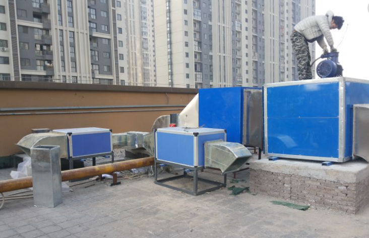 河南郑州厨房设备不锈钢餐具通风排烟油网烟罩白铁管道油烟净化器