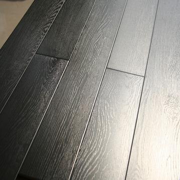 包邮 家用地板森腾强化复合地板，Y122纯黑色 真木纹防滑系列 黑