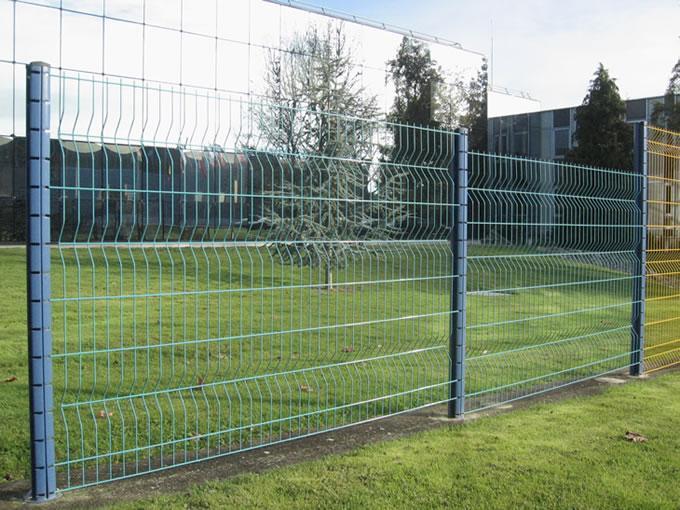 三角折弯护栏网，体育场围栏，道路临时护栏