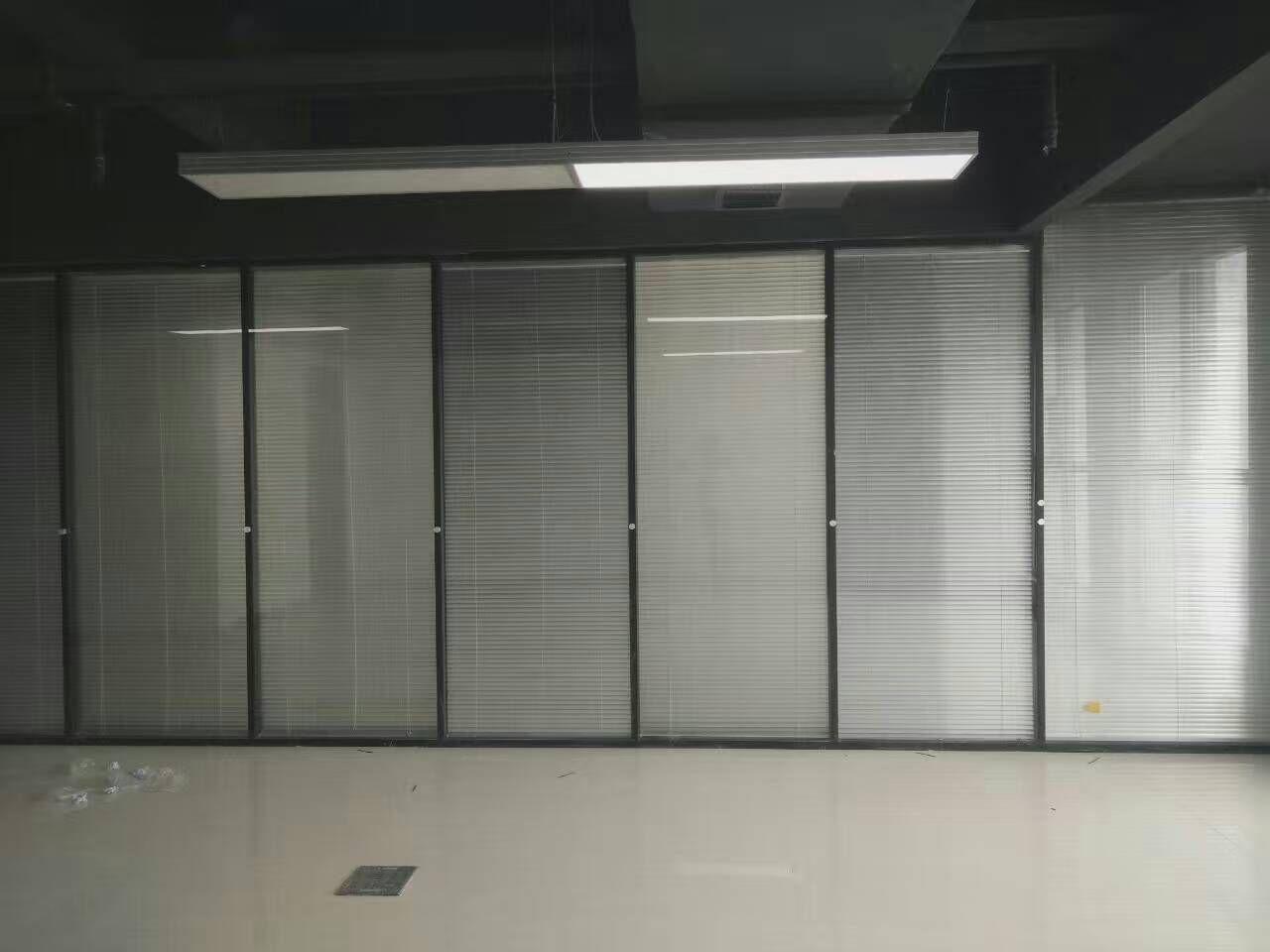 西安办公室成品双层玻璃加百叶帘隔断