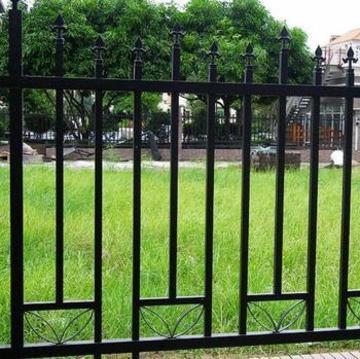 供应铁艺护栏网，阳台护栏网，别墅护栏网，上海护栏网