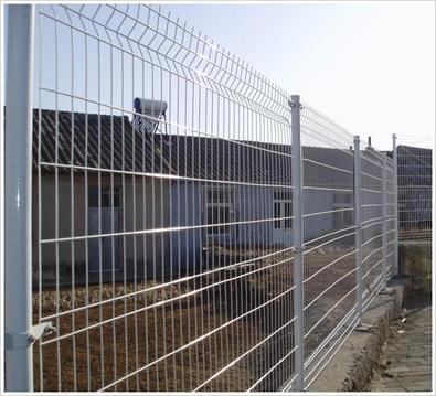 场地围栏网 养殖场围墙网 工矿围栏网 厂区隔离网