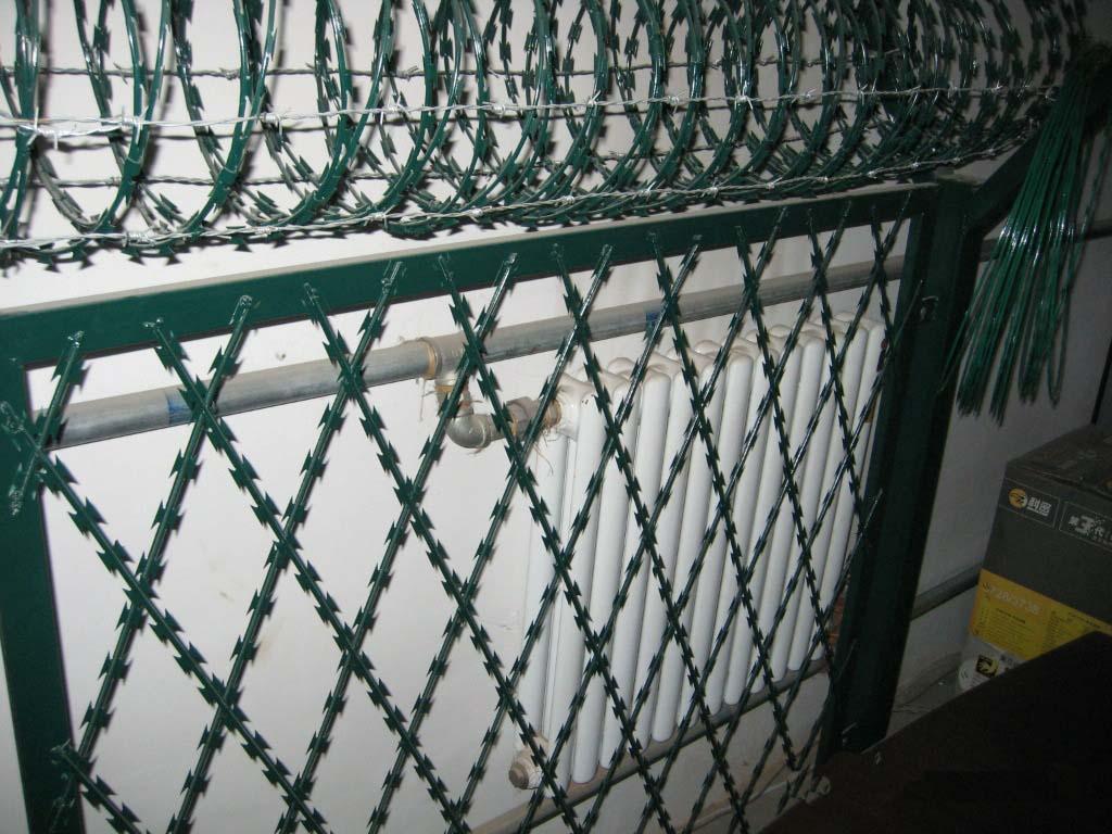 刀片刺网|监狱护栏网|机场护栏网