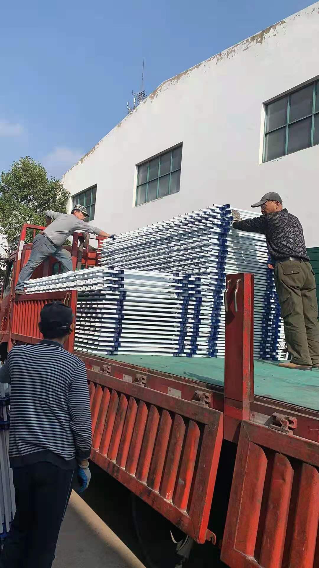 锌钢护栏 热镀锌钢护生产厂家 这款每道工序不怠慢