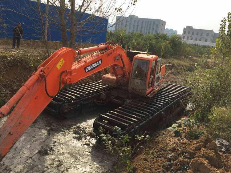 河道清淤机械设备水陆挖机出租水挖出租水路挖机出租