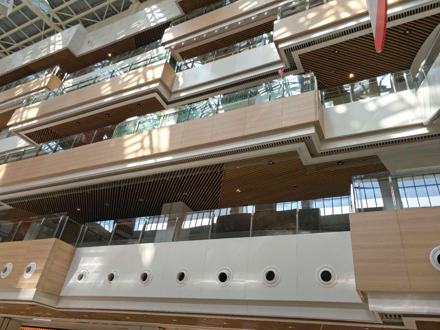 河北唐山市大型商场黄木纹铝格栅吊顶建材厂
