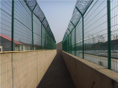 监狱加高围墙网 看守所围墙网 刀刺围墙网
