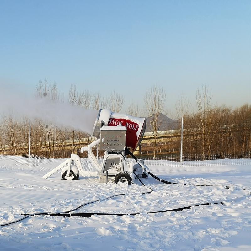 大型滑雪场用人工造雪机设备造雪的原理