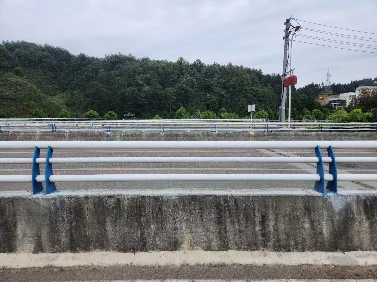潮州市政人行道栏杆 中央道路围栏 马路隔离防护栏现货