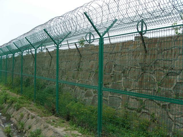 看守所巡逻道钢网墙  看守所监管区围墙加高钢网墙