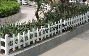 南京草坪围栏网，草坪护栏网，pvc草坪围栏