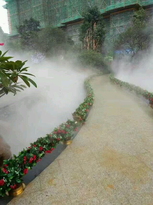 湖北武汉夏日商业街区、步行街喷雾降温设备