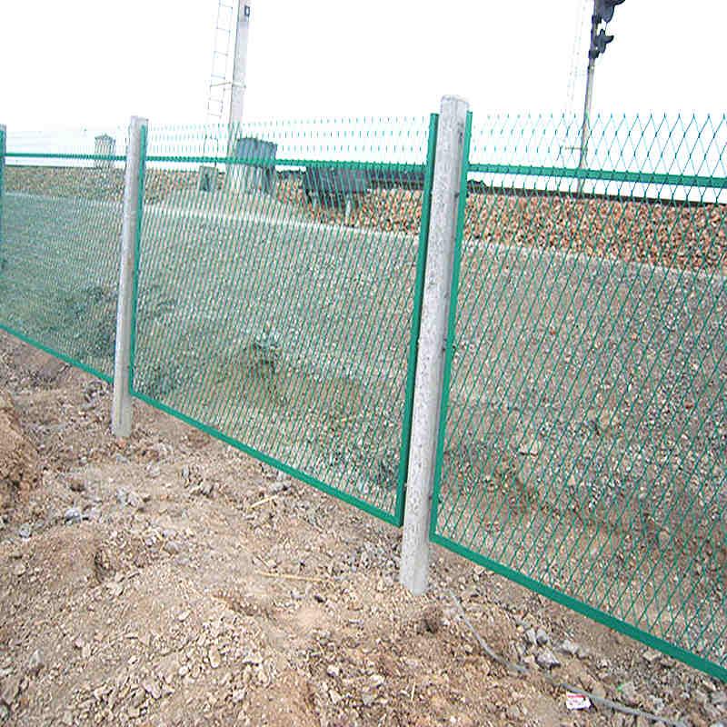 昌吉高速公路焊接隔离栅 阿勒泰铁路围栏 乌鲁木齐热镀锌护栏