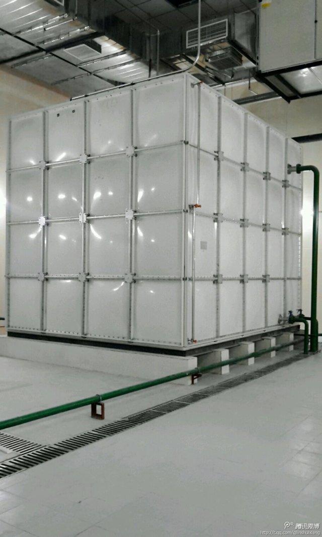 玻璃钢水箱是由SMC模压板块、密封材料、金属结构件及配管系统现场组装而成