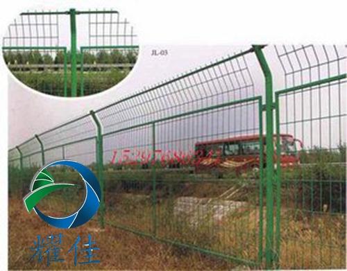 绿色框架护栏网安装快捷防腐耐用-安平耀佳丝网