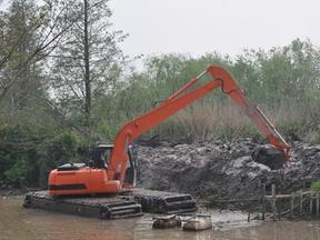 昌江市十月田清淤机械设备租赁水上挖机出租提供服务