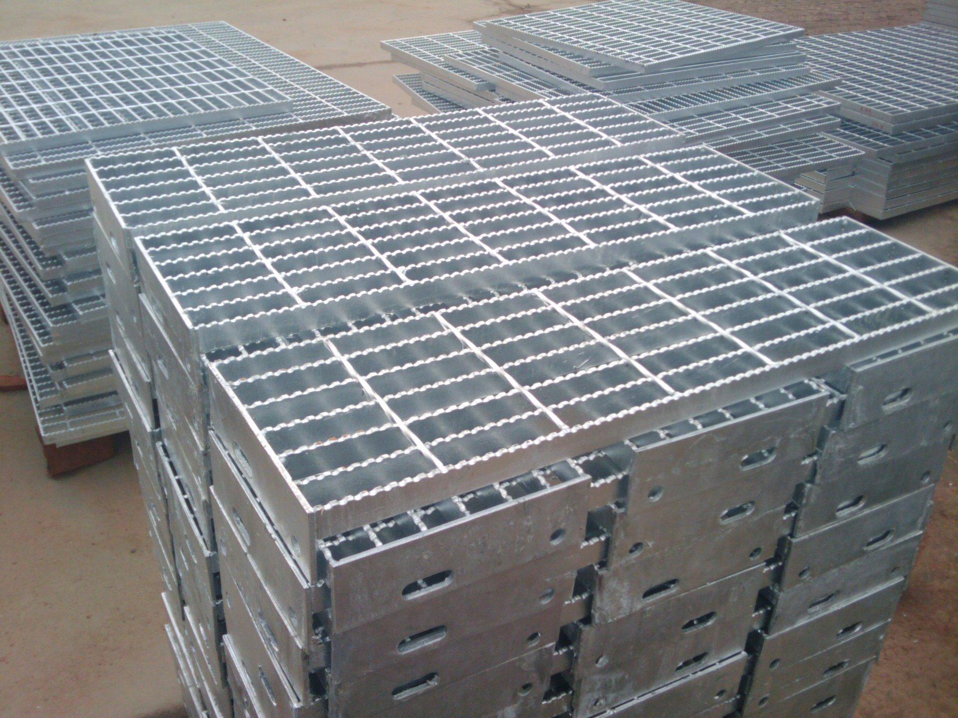 热镀锌钢格板生产厂家  热镀锌格栅板网加工