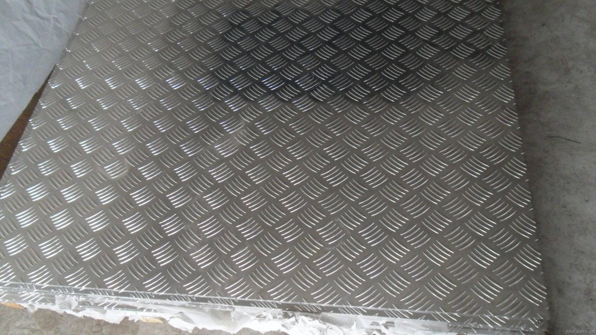 云洛现货供应5052防滑花纹五条筋铝板可加工剪板打孔