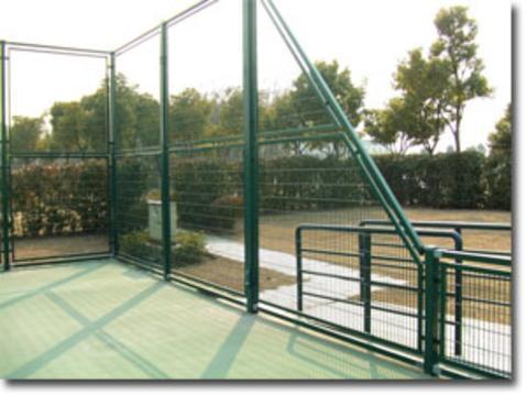 华耐体育场学校操场安全护栏网小区公园铁丝网围栏网隔离栅