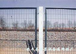 生产供应铁路护栏，安全栅