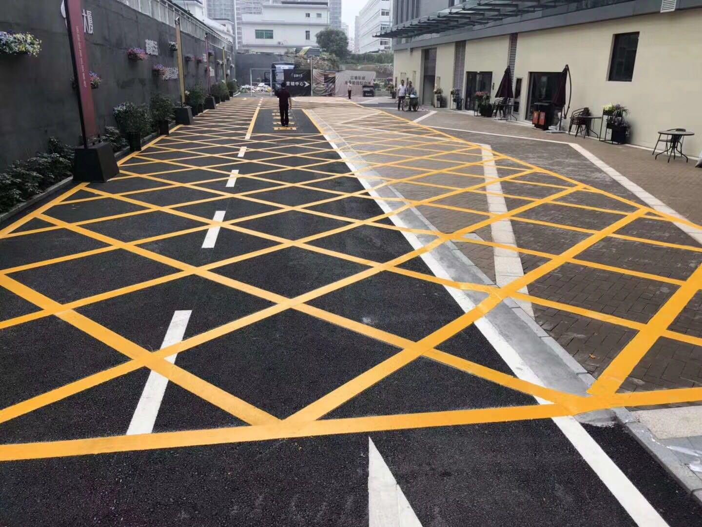 深圳停车场划线_地下车库设施安装