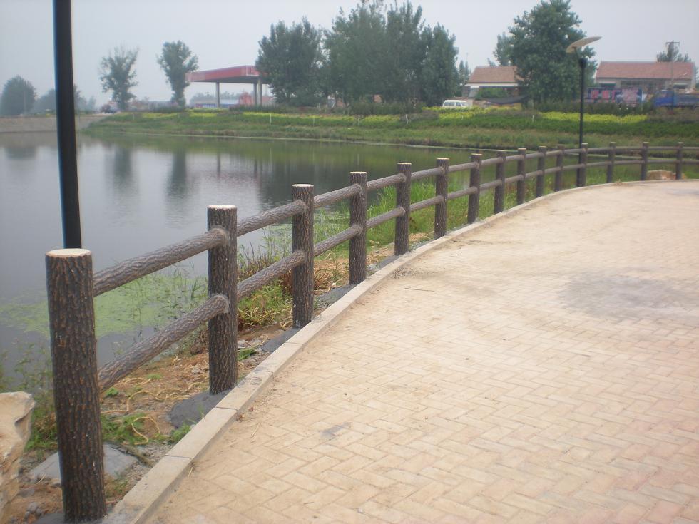 湿地公园栈桥水泥仿木栏杆