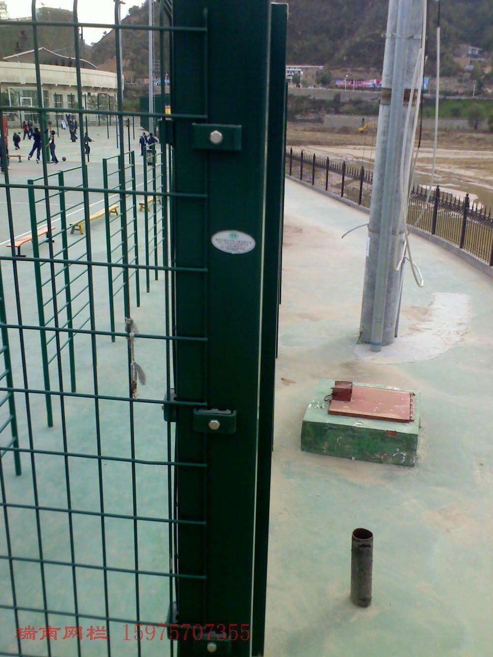 建设学校体育场使用的护栏围挡网价格便宜质量好