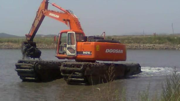 水陆挖掘机出租  水上挖掘机租赁