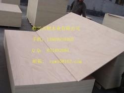 山东临沂胶合板厂家直供28mm奥古曼面皮杨木芯多层板