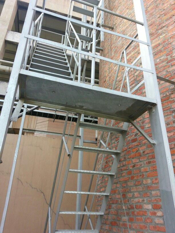 水泥烟囱更换爬梯检测平台