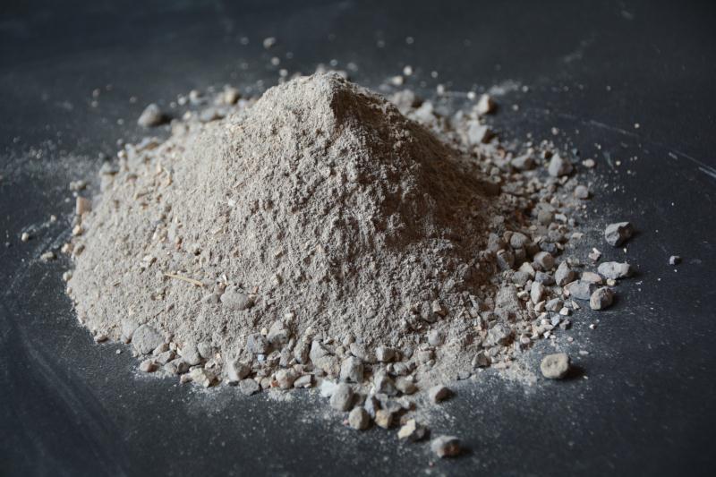 粘合剂对高铝质低水泥性能的影响